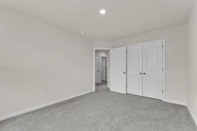 Building Photo - Stylish 3BR/2.5BA Craftsman Townhome with Modern Finishes in Pendleton! $1,700/mo rent