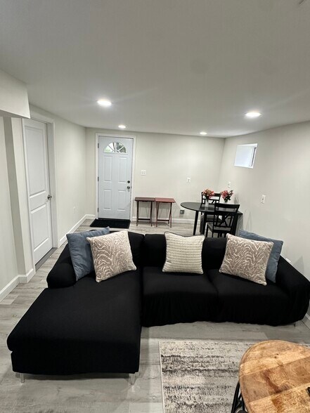 Building Photo - 8303 Navahoe Dr