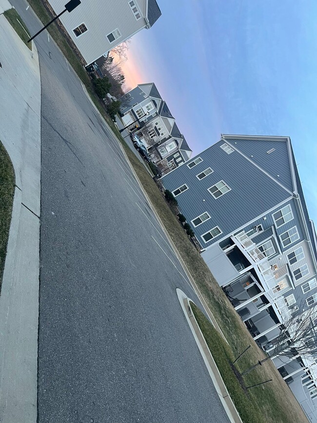 Building Photo - 10516 Seneca Falls Pl