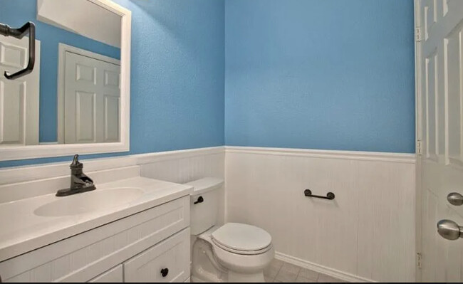 Half-Bath Downstairs - 13316 Bristow Dawn