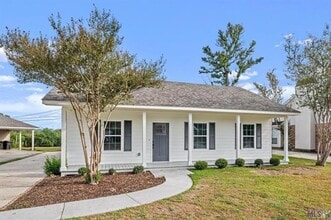 Building Photo - 13411 Country Meadow Ave