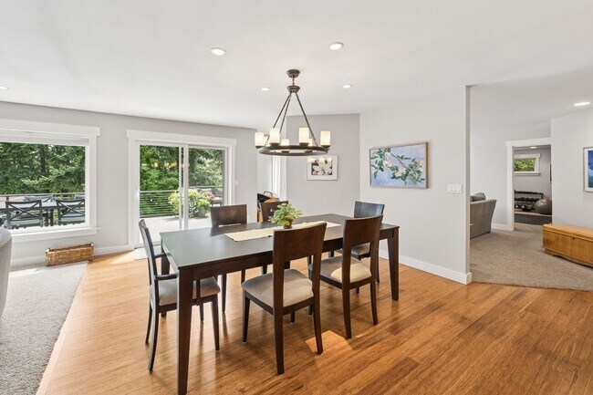 Building Photo - Normandy Park - Modern and Spacious!