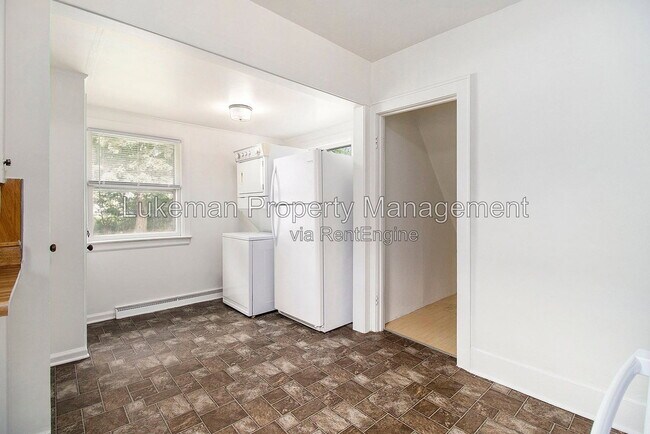 Building Photo - 539 Gayle Ave