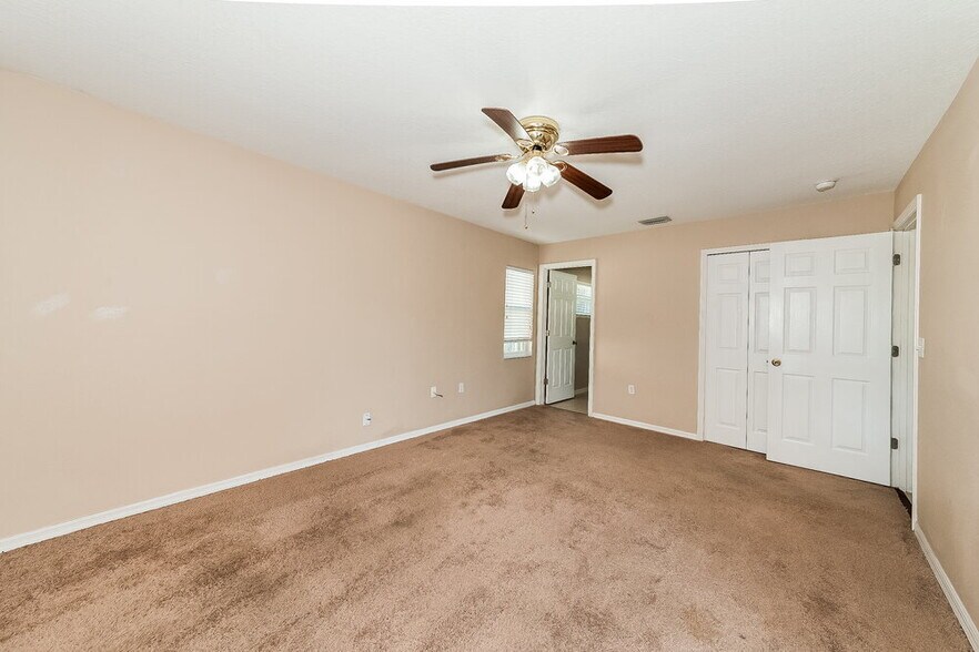 Building Photo - 3027 58th Terrace E