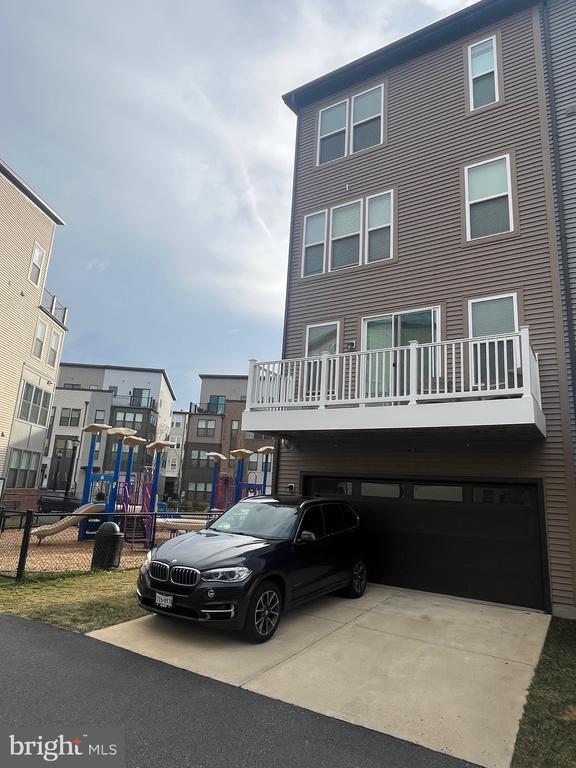 Building Photo - 2527 Emerald Branch Dr