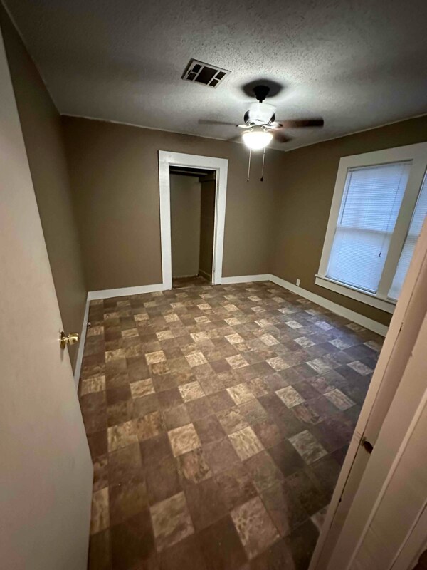 Building Photo - 1405 Pine St