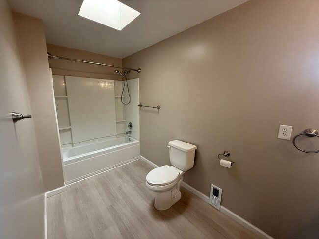 Building Photo - Charming Home in Woodland