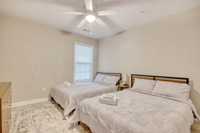 Building Photo - 485 White River Dr