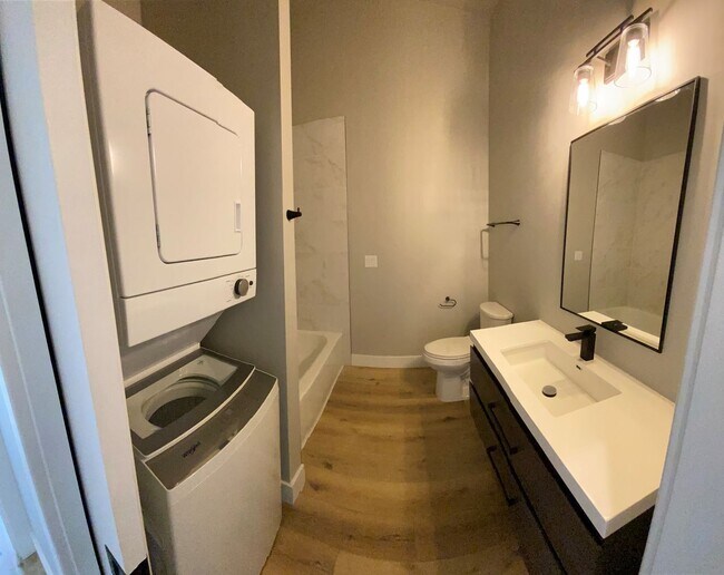 Building Photo - Stylish 1BD Condo with Modern Finishes