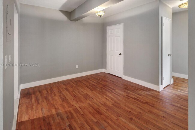 Building Photo - 7945 Carlyle Ave