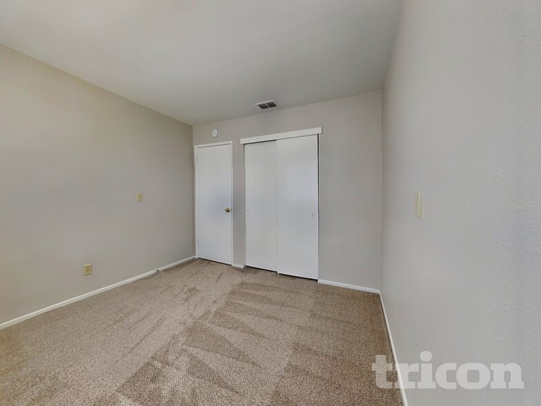 Building Photo - 7726 Robinette Rd