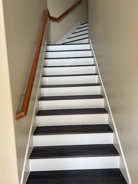 stairs - 23900 Brescia Dr