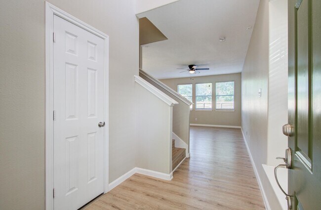 Building Photo - 17230 Oakwood Chase Dr