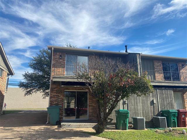 Building Photo - 1710 N Travis St