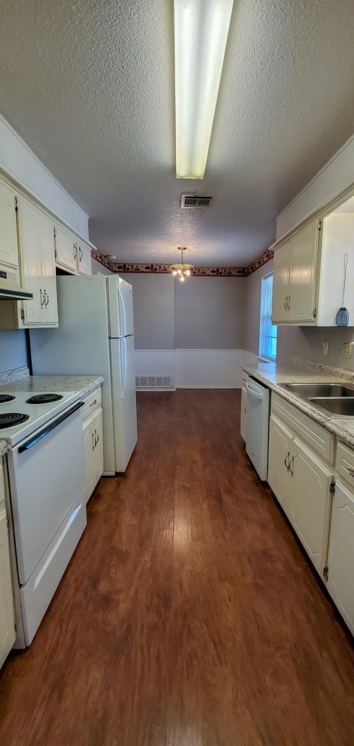 Building Photo - 3 Bedroom 1.5 Bath with Garage