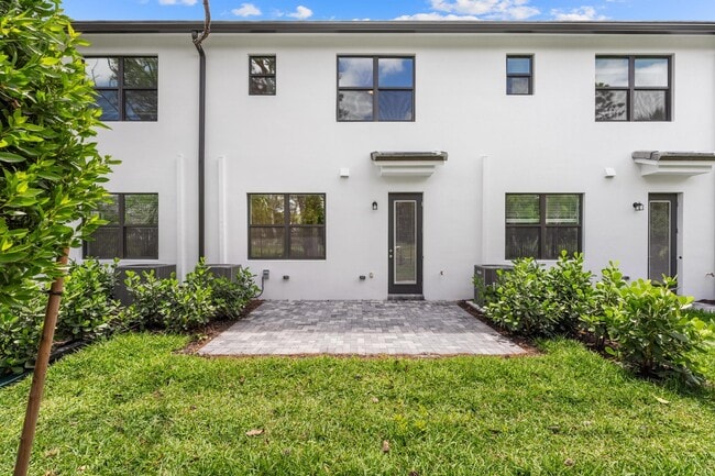 Building Photo - 4315 Efendi Dr