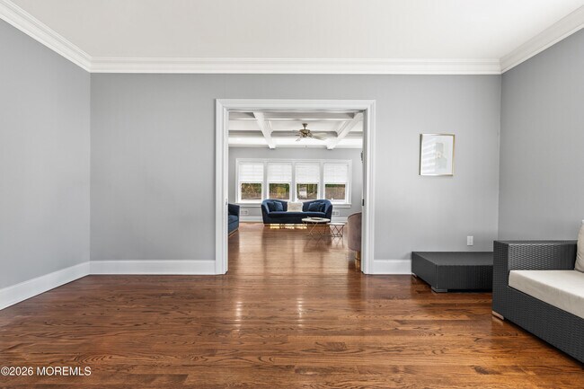 Building Photo - 558 Cedar Ave