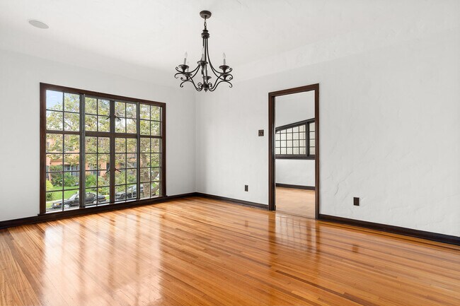 Building Photo - 407 N Orange Dr