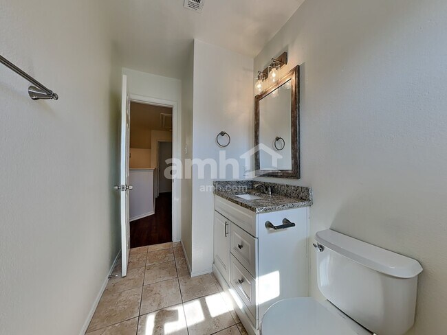 Building Photo - 1745 Cresthill Dr