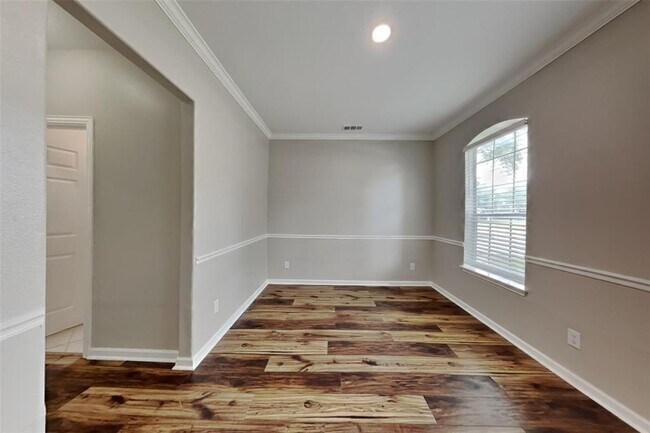 Building Photo - 2331 Trotter Dr