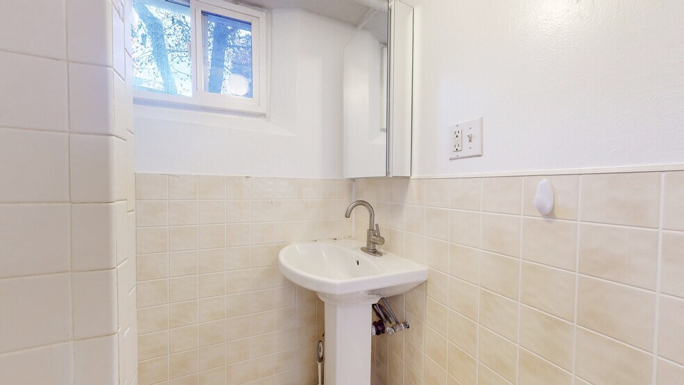 Building Photo - 1444 Birch St