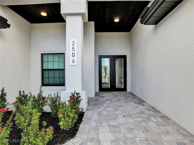 Building Photo - 2506 SW 24th Ct