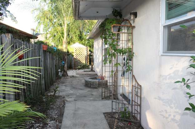 Building Photo - 1047 Hibiscus St