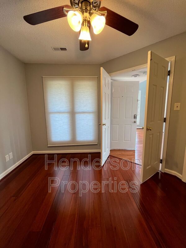 Building Photo - 1109 E Morehead St