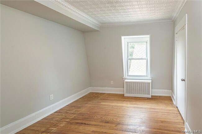 Building Photo - 174 Parkview Ave