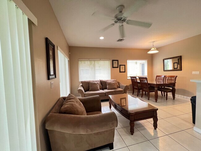 Building Photo - 8924 Sandshot Ct