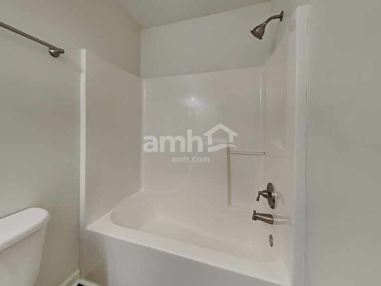 Building Photo - 4210 Lindsey Ln