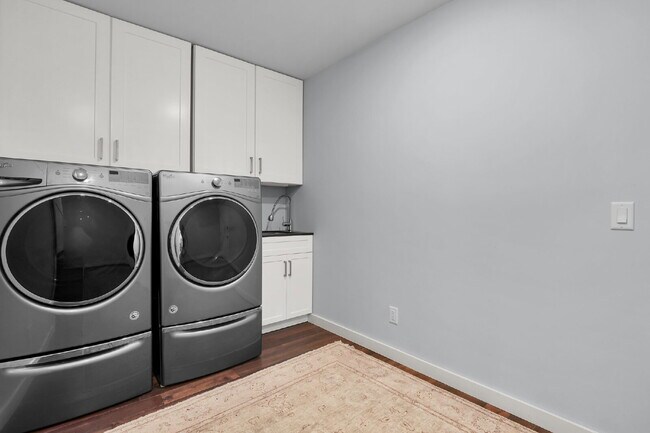 Building Photo - "Coastal Comfort Awaits: Spacious 3-Bed, 3-Bath Furnished Retreat in Moss Creek on the Marsh!"