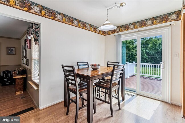 Building Photo - 10902 Valley Brook Dr