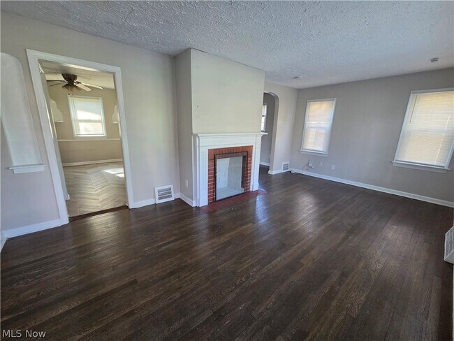 Building Photo - 994 Yellowstone Rd