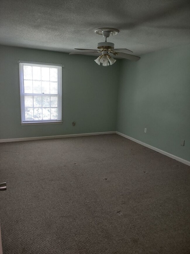 Building Photo - Lovely Two Bedroom/Two Bath Condo - THREE ...