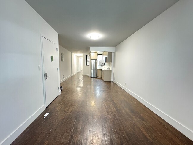Building Photo - 2112 Regent Pl