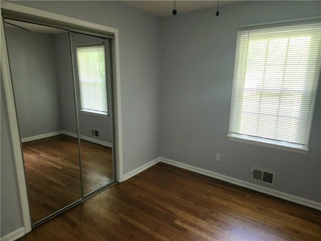 Building Photo - 2888 Mockingbird Cir