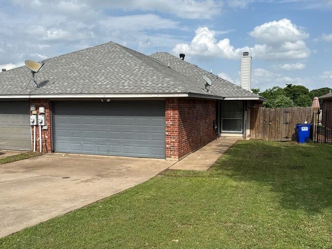 Primary Photo - 716-716 Stribling Cir