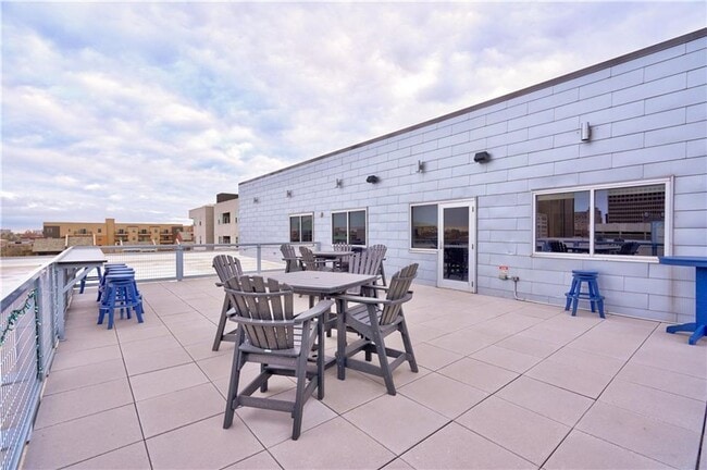 Building Photo - 1 NE 2nd St