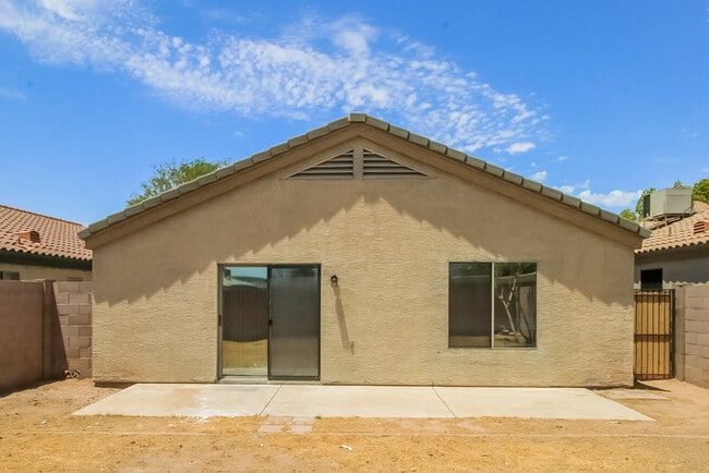 Building Photo - 525 S St Claire