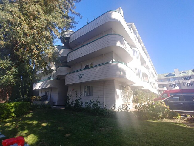 Primary Photo - 345 Sheridan Ave