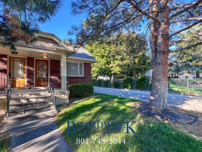 Building Photo - 2247 E Lambourne Ave