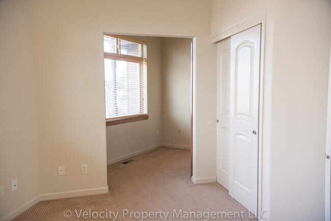 Building Photo - M129