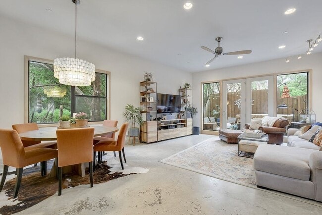 Building Photo - 2608 Del Curto Rd