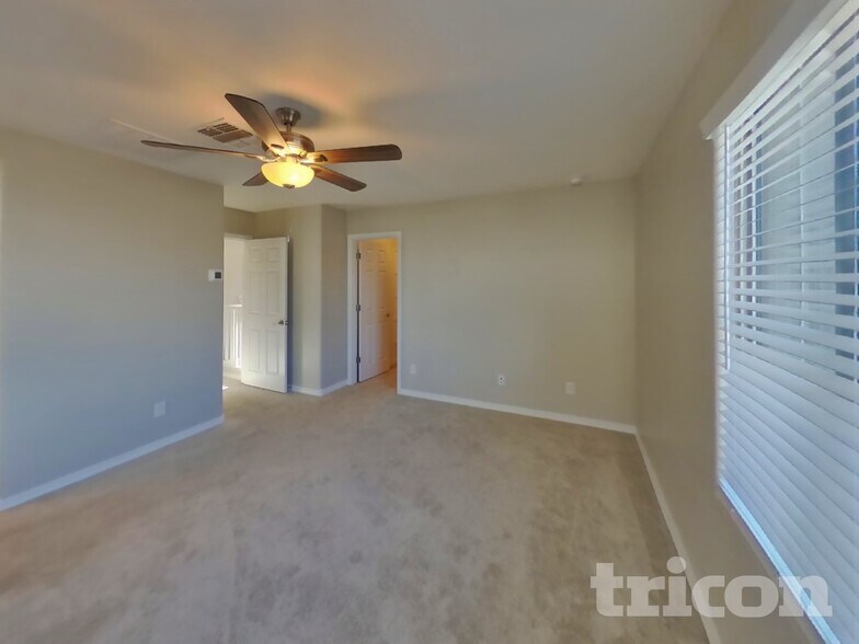 Building Photo - 5830 W Wood St