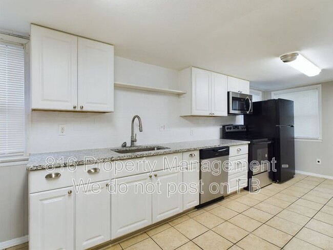 Building Photo - 3032 Elmwood Ave