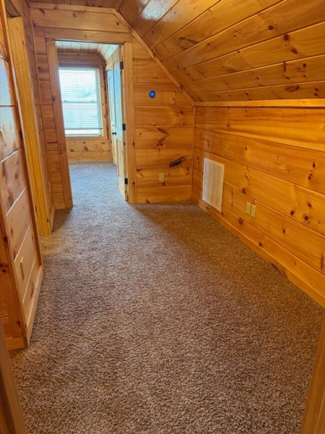 Building Photo - Sevierville 37876 - 3 bedroom, 3.5 Bath, 2486 sq. ft. Cabin and a 672 sq. ft. Studio above garage...