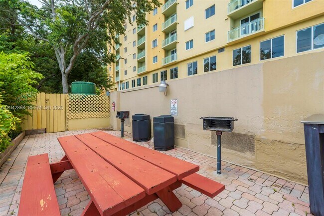 Building Photo - 3500 Coral Wy