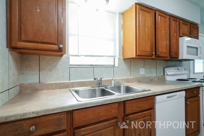 Building Photo - 3 BR/1.5BA | Updated Single Family Home | Front yard |In Hurst!