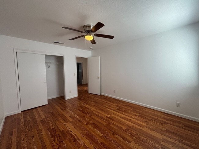 Building Photo - 813 Morton Ave